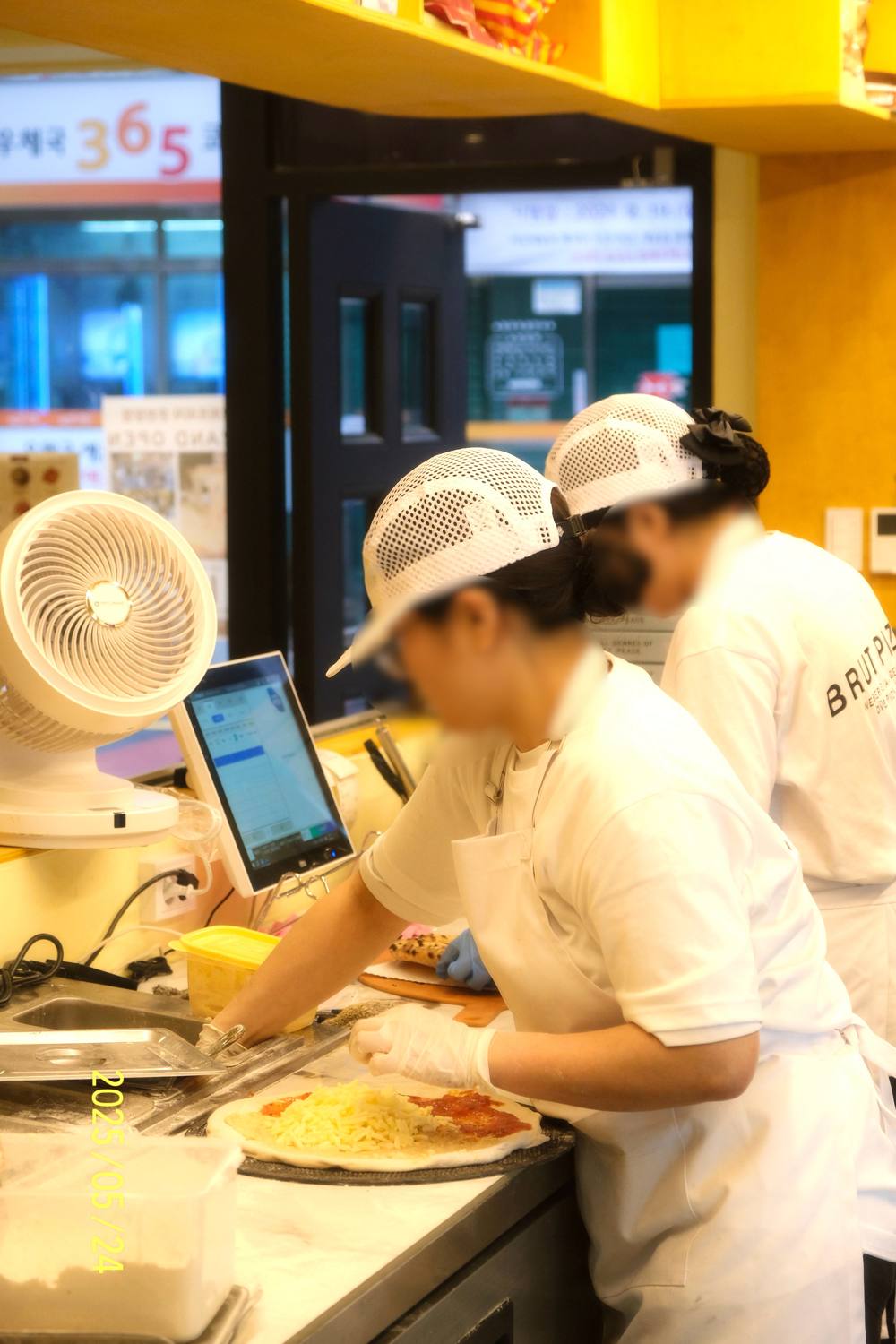피자를 만드는 브뤼트 스태프